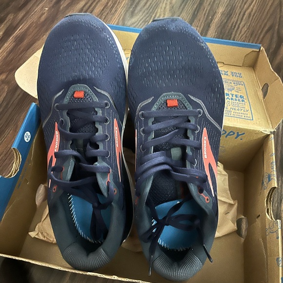 Brooks Navy and Orange Running Shoes wide 2e - Picture 3 of 5